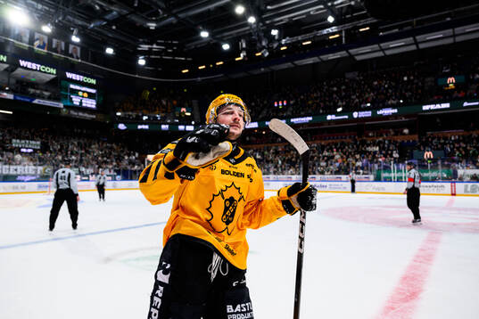 Skellefteås Oliver Okuliar jublar