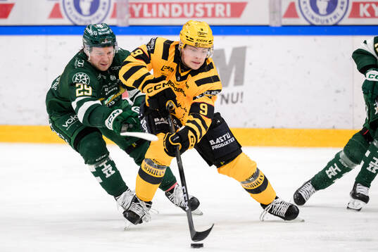 Färjestads Oskar Steen och Skellefteås Victor Stjernborg