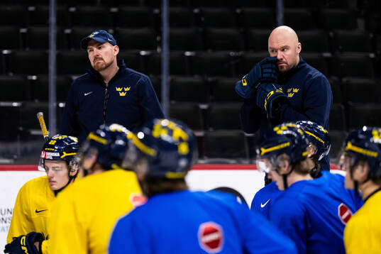 Assistant coaches Gereon Dahlgren and Nicklas Grossmann of
