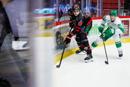 Örebros Milton Oscarson och Rögles Mattias Göransson