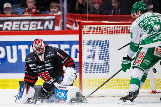 Örebros målvakt Jhonas Enroth släpper in 1-2 av Rögles