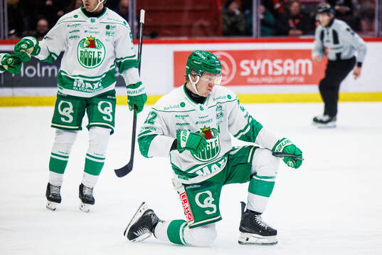 Rögles Fredrik Olofsson jublar