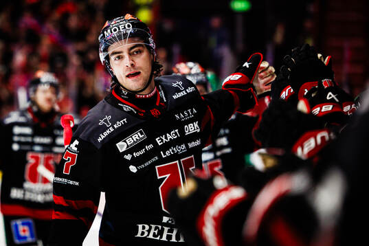 Örebros Luke Martin jublar
