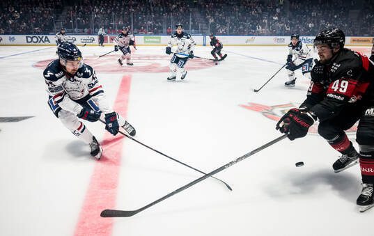 Linköpings David Bernhardt och Malmö Redhawks Seth Barton