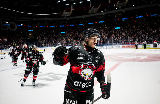 Malmö Redhawks Axel Sundberg jublar