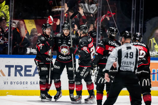 Malmö Redhawks Axel Sundberg jublar