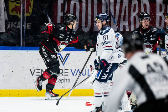 Malmö Redhawks Axel Sundberg jublar