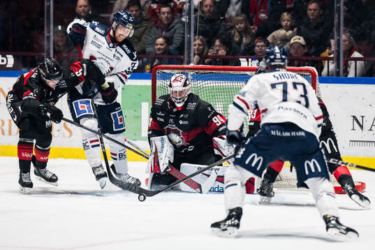 Linköpings Johan Södergran och Malmö Redhawks målvakt