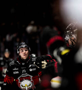 Malmö Redhawks Topi Niemelä jublar