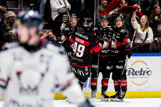 Malmö Redhawks Janne Kuokkanen och Lauri Pajuniemi jublar