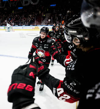 Malmö Redhawks Linus Öberg jublar