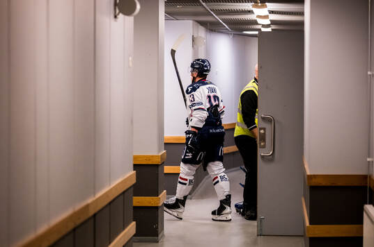 Linköpings Jakub Vrana lämnar isen