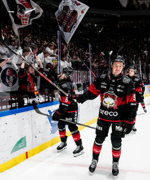Malmö Redhawks Kalle Hemström jublar