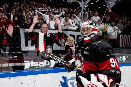 Malmö Redhawks målvakt Marek Langhamer jublar