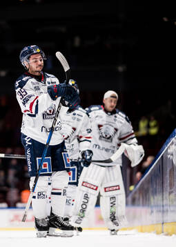 Linköpings Ty Rattie deppar