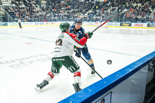 Frölundas Max Friberg och Växjös Dennis Rasmussen