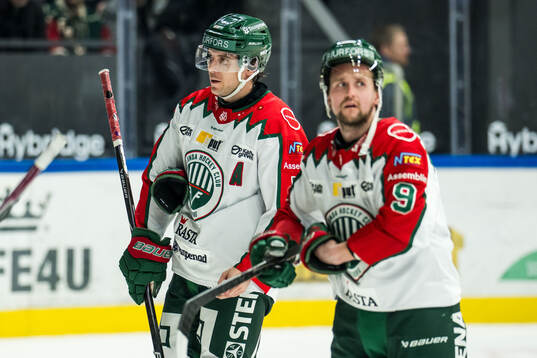 Frölundas Henrik Tömmernes och Linus Weissbach deppar