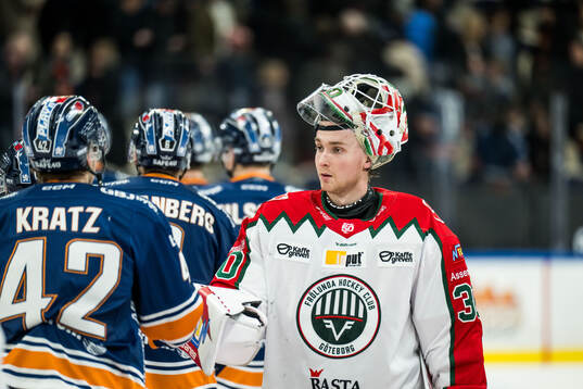 Frölundas målvakt Tobias Normann jublar
