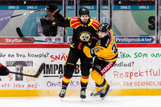 Brynäs Axel Jonsson-Fjällby och Luleås Pontus Själin