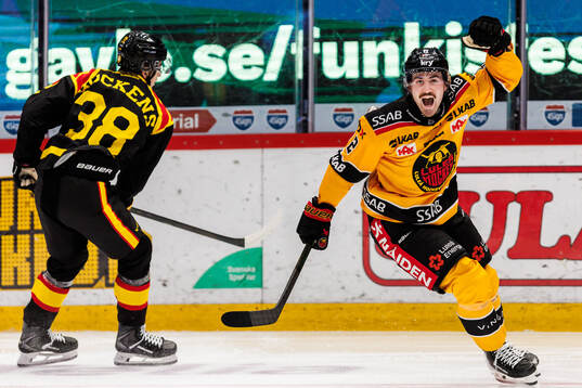 Luleås Ben Tardif jublar