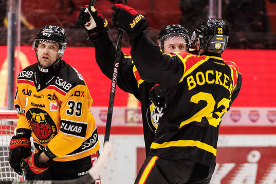 Brynäs Johan Larsson och Oskar Lindblom jublar