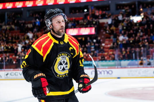 Brynäs Johan Larsson jublar