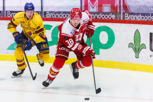 Djurgårdens Jonathan Johnson och Timrås Albin Sundin