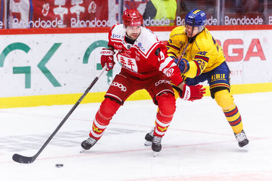 Timrås Emil Pettersson och Djurgårdens Mikkel Aagaard