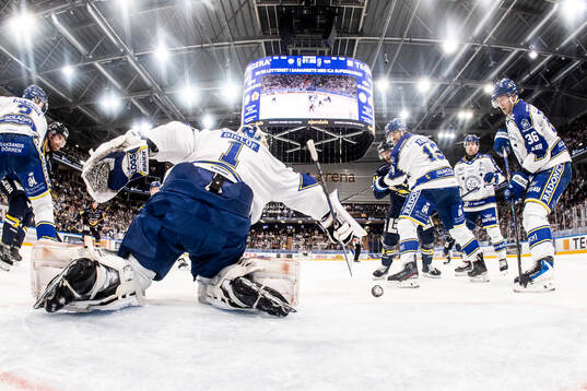 Leksands målvakt Marcus Gidlöf och Stefan Milosevic