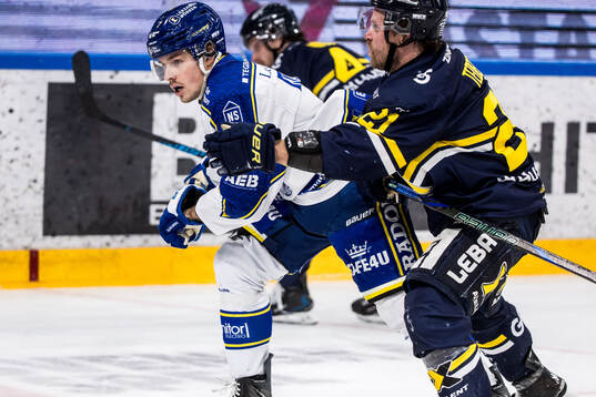 Leksands Marcus Karlberg och HV71s Mattias Tedenby