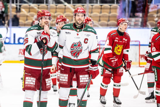 Modos Emil Larsson och David Rundblad jublar