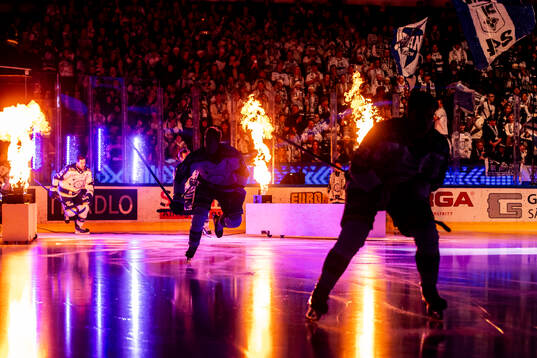 Leksands spelarna på när in
