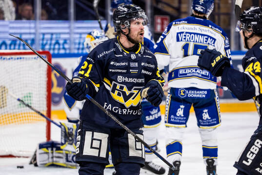 HV71s Mattias Tedenby jublar