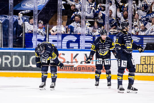 HV71s Andreas Borgman och Oskar Stål-Lyrenäs deppar