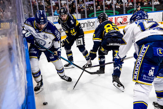 Leksands Nolan Stevens och HV71s Hugo Fransson
