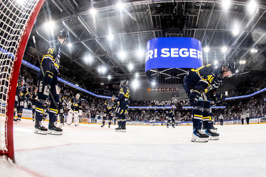 HV71s Malte Gustafsson och Oskar Stål-Lyrenäs deppar