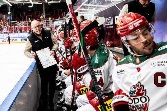 Modos huvudtränare Fredrik Andersson