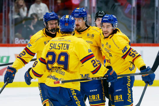 Djurgårdens Charles Hudon jublar med lagkamrater