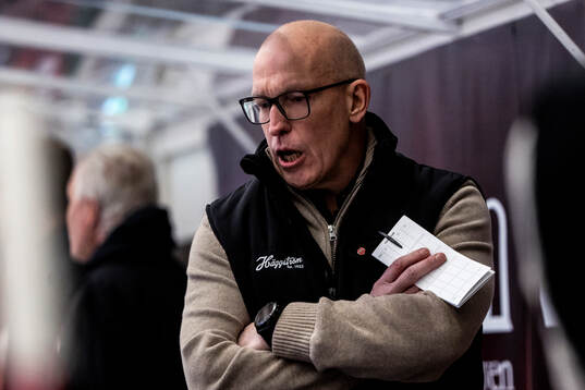 Modos huvudtränare Fredrik Andersson