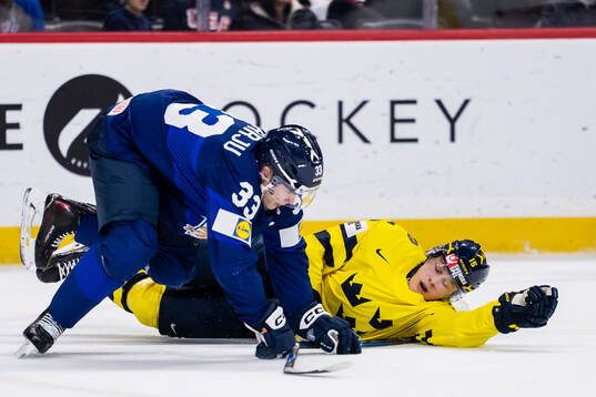 Aron Kiviharju of Finland and Ivar Stenberg of Sweden