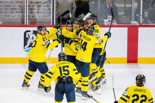 Bläddra bland fler bilder av 2026 IIHF World Junior Championship, day 10, semifinal, Sweden - Finland