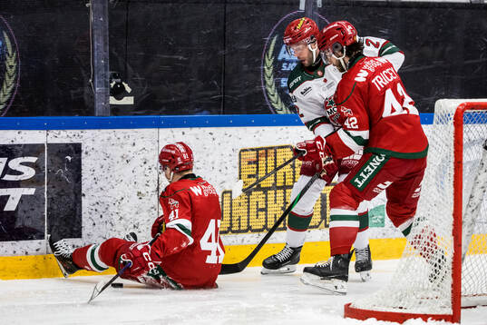 Moras Romeo Edvardsen Sörensen och Brayden Tracey mot