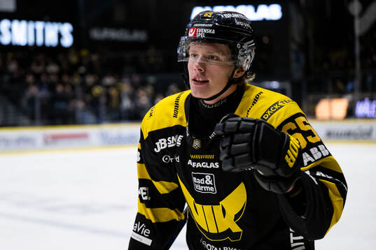 Västerås Karl Annborn jublar