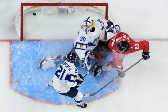Sam O’Reilly of Canada scores the 1-0 goal behind