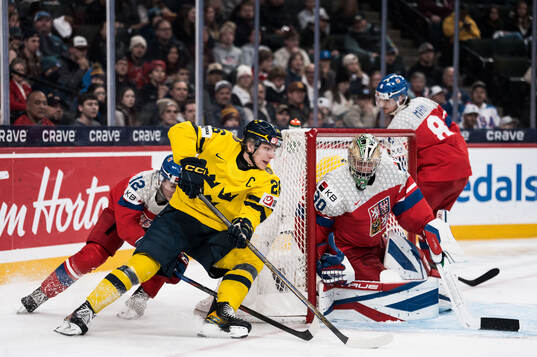 Maxmilian Curran of Czech Republic and Jack Berglund of