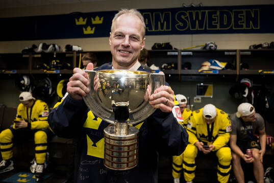 Head coach Magnus Hävelid of Sweden celebrates