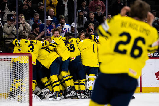 Lucas Pettersson of Sweden celebrate with teammates