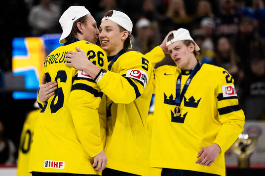 Jack Berglund and Sascha Boumedienne of Sweden celebrate