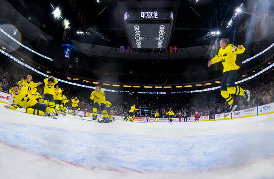 Ivar Stenberg of Sweden celebrates with teammates