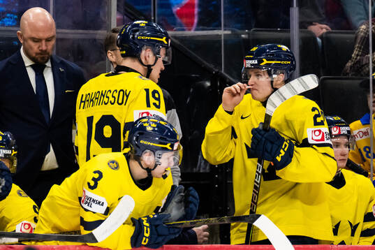 William Håkansson and Alfons Freij of Sweden use smelling